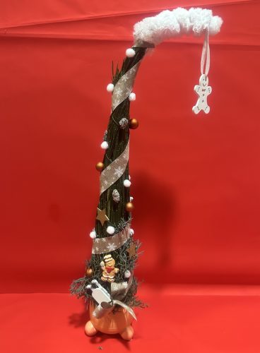 Grincsfa mézeskalács figurával