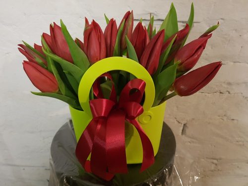 Tulipánok virágtáskában  