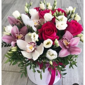 Virágbox rózsákkal és orchideákkal