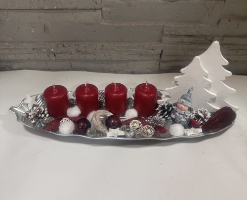 Adventi asztaldísz manó figurával