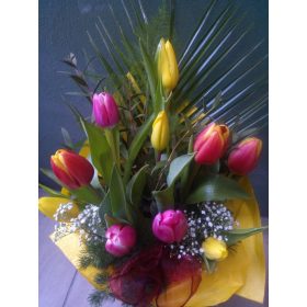 10 szál tulipán díszítve