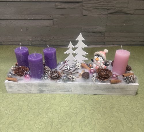 Adventi asztaldísz pingvinnel