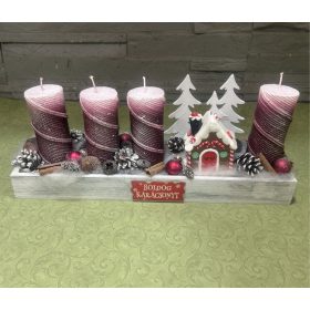 Adventi asztaldísz mézeskalács házikóval